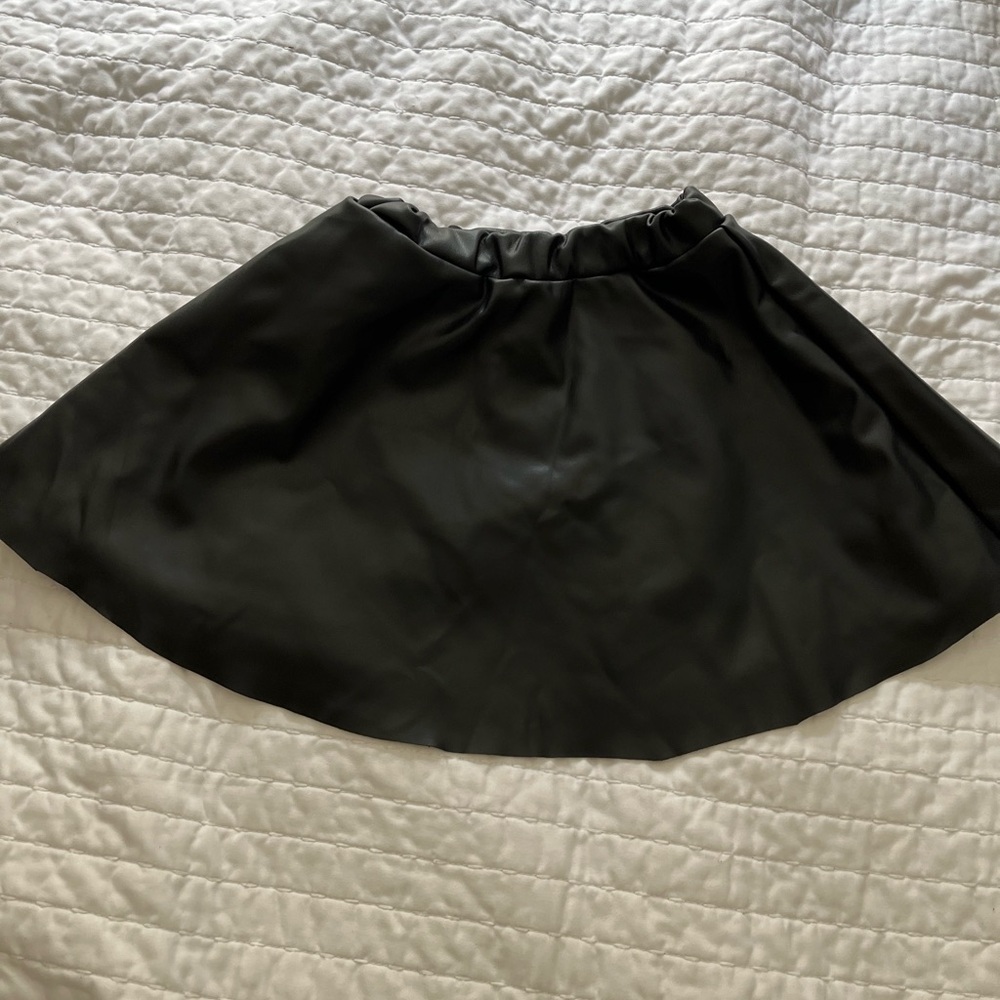 Girls H&M Faux Leather Skater Skirt size 6